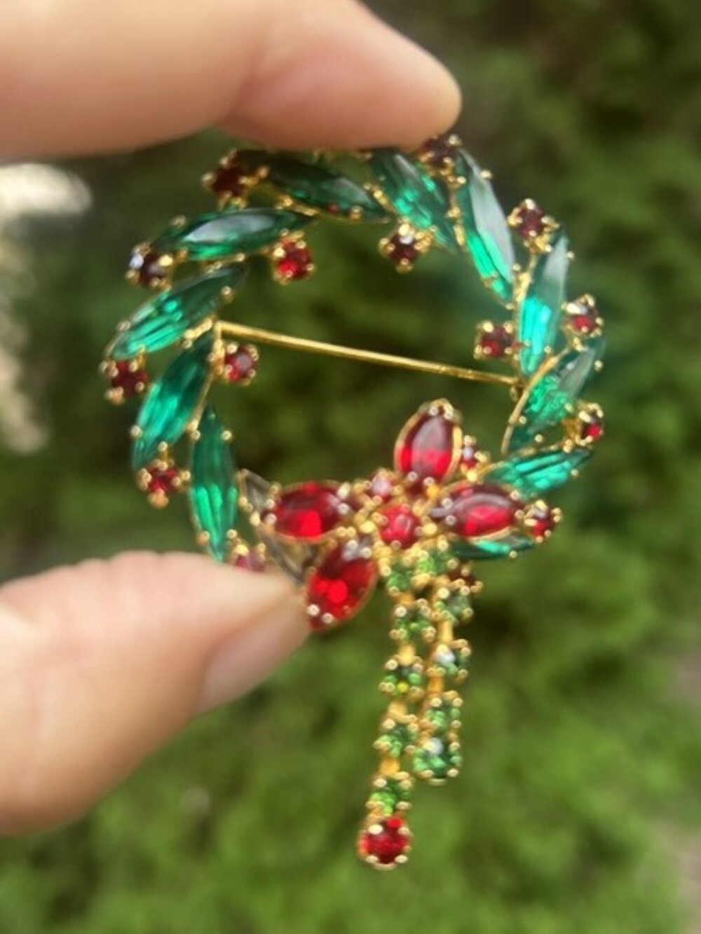 MR. JOHN Rhinestone Circle Gold Wreath BROOCH